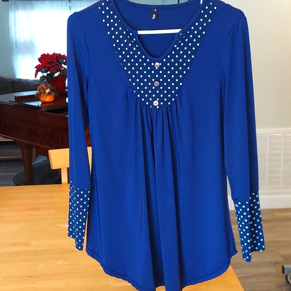 Blouse - Like New - 95% Polyester/ 5% Spandex